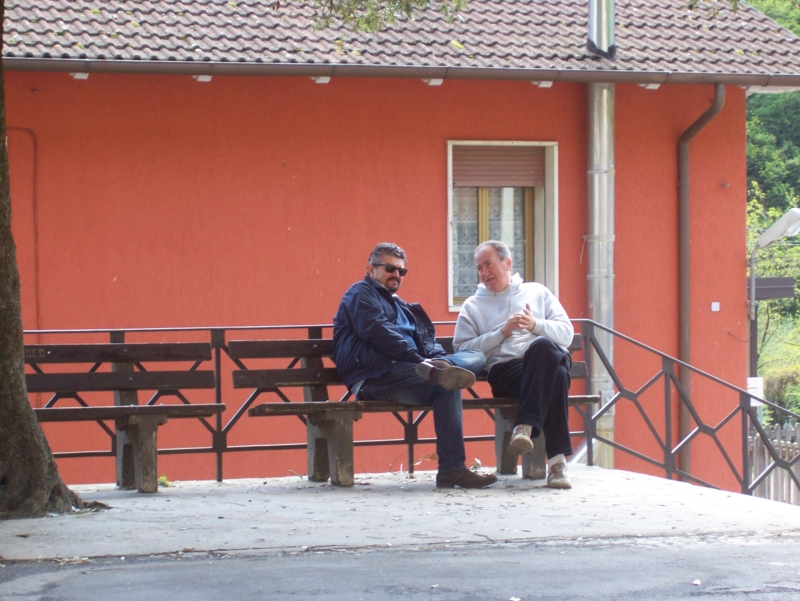  Image name: Persone001.jpg 
 width: 800 pixel 
 height: 601 pixel 
 Size: 388606 bytes 
 Click to enlarge 